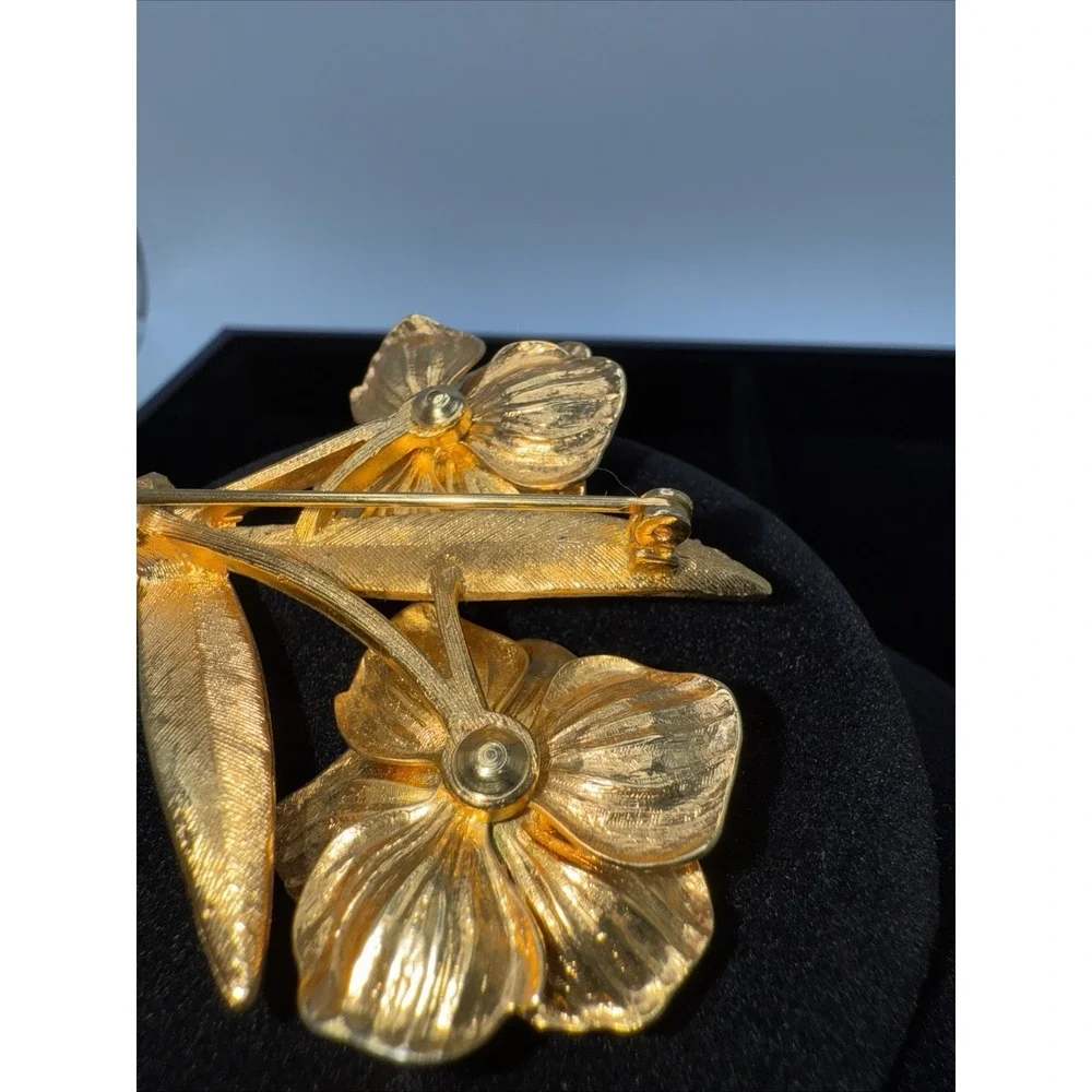 Stunning Gold Tone Double Flower Brooch / Pin Vintage